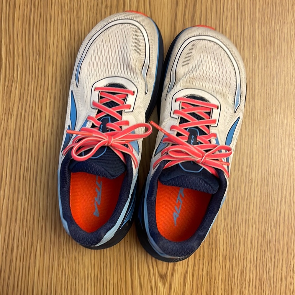 Altra running shoes new condition. Worn 3 times. 0 heel drop.
